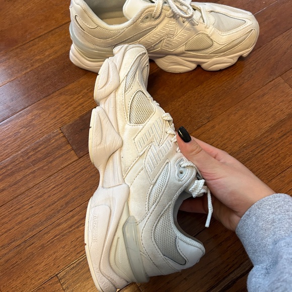 New Balance 9060 - Picture 3 of 7